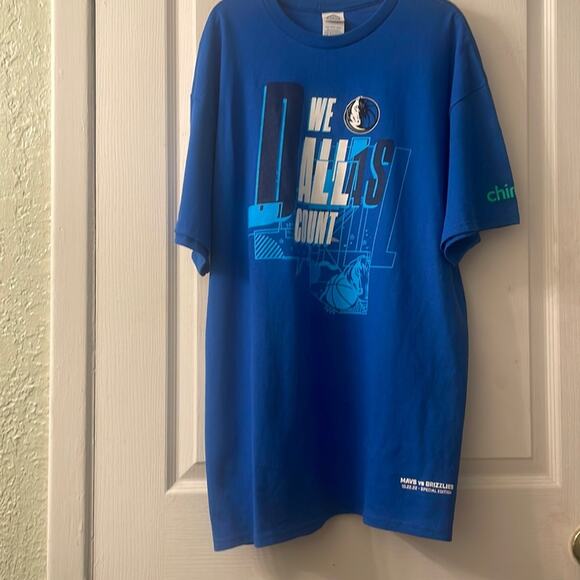 Dallas Mavericks blue short sleeve XL t-shirt Mavs Grizzlies 10-22-22 - Picture 1 of 6